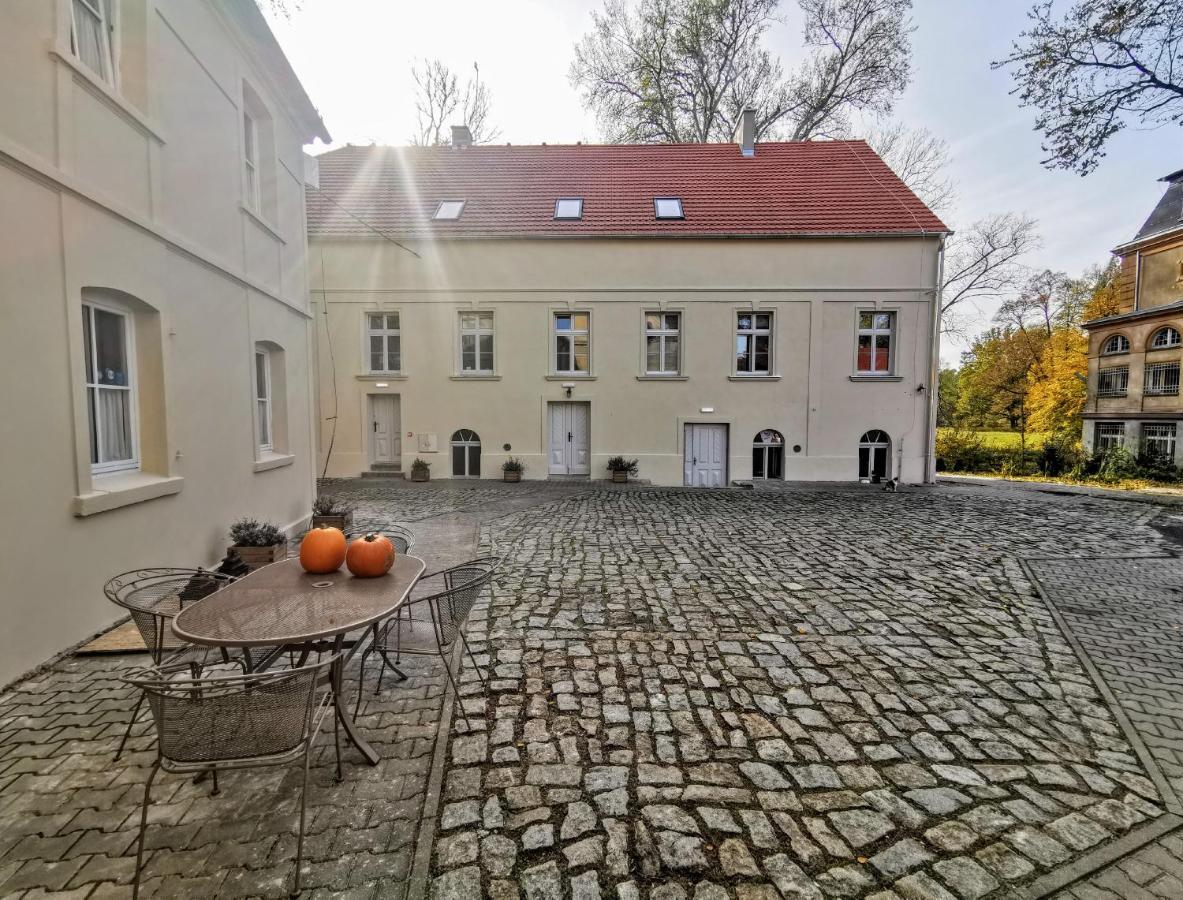 Palac I Folwark Brzeznica Brzeznica  Extérieur photo